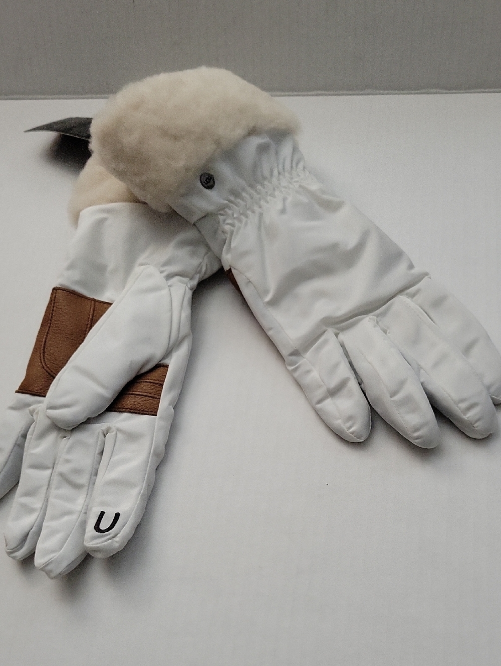UGG-White Fontane Gloves with Brown Palm Patch and Fur Cuff. L/XL